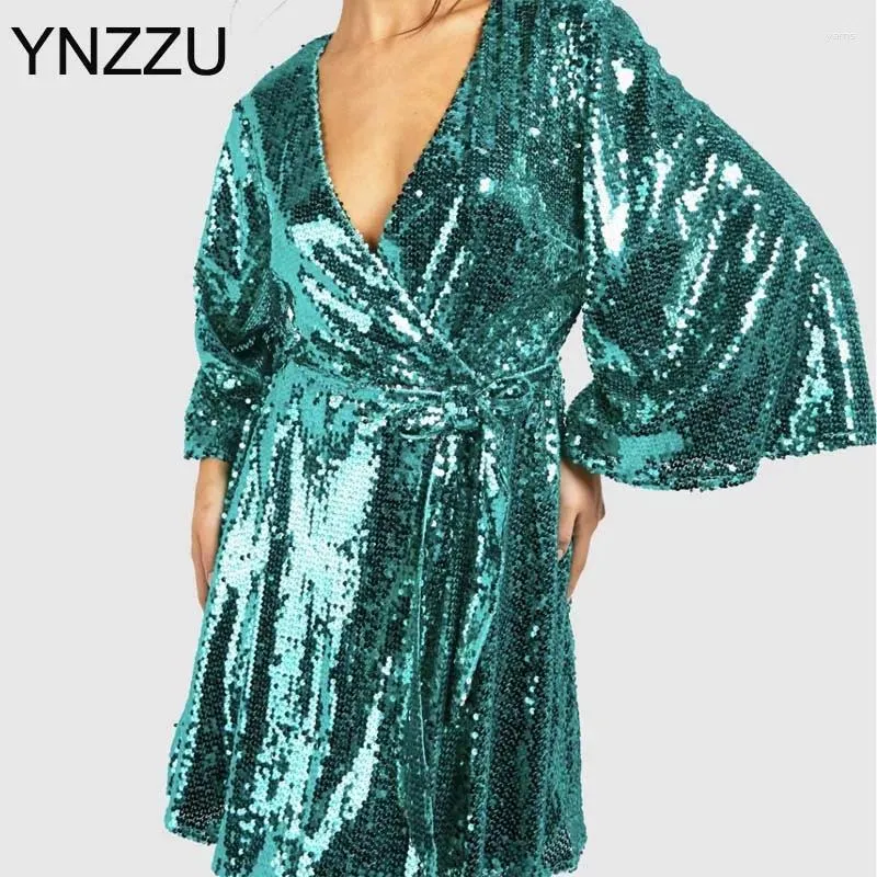 Robes décontractées Ynzzu 2024 Spring Femmes Hobe Color Couleur en V V Laire en lacet Loose Sequin Broidered Long Manched pour YD003