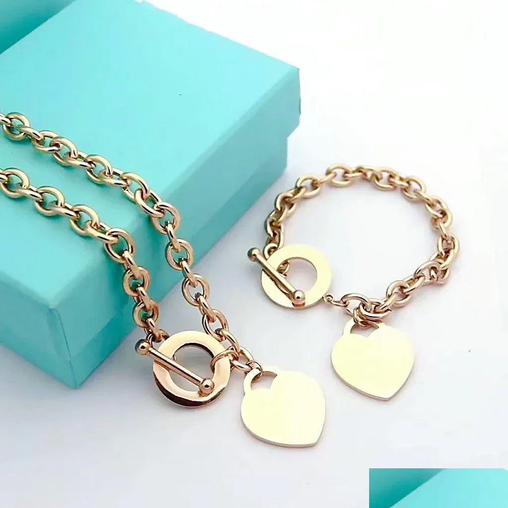 Bracelet & Necklace Fashion Designer Womens Set Luxury Classic Heart Girl Valentines Day Love Gift 316L Titanium Steel Jewelry Factor Dhwun