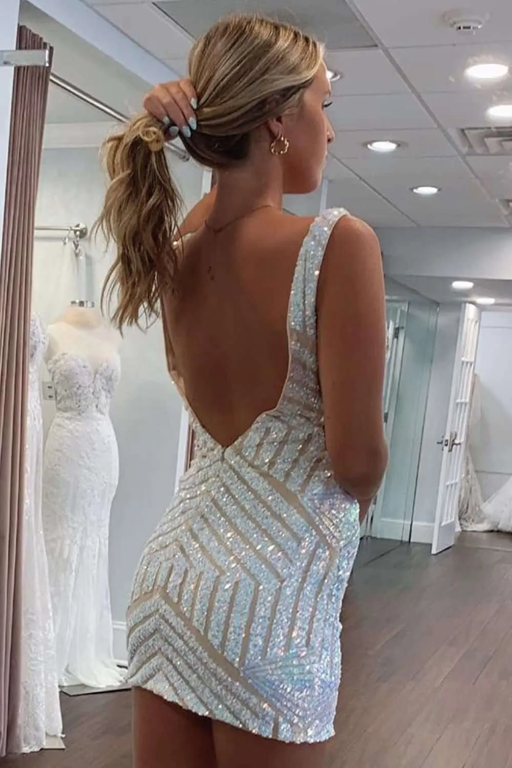 e and White Patterned Sveless Knee-Length ss