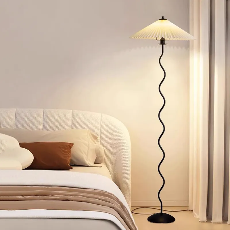 5ft vloerlamp, staande lamp, geplooide stofschaduw retro Japanse nachtkastje lamp voor slaapkamer, woonkamer, kantoor, E27 E26 schroefbeurt, lamp uitgesloten