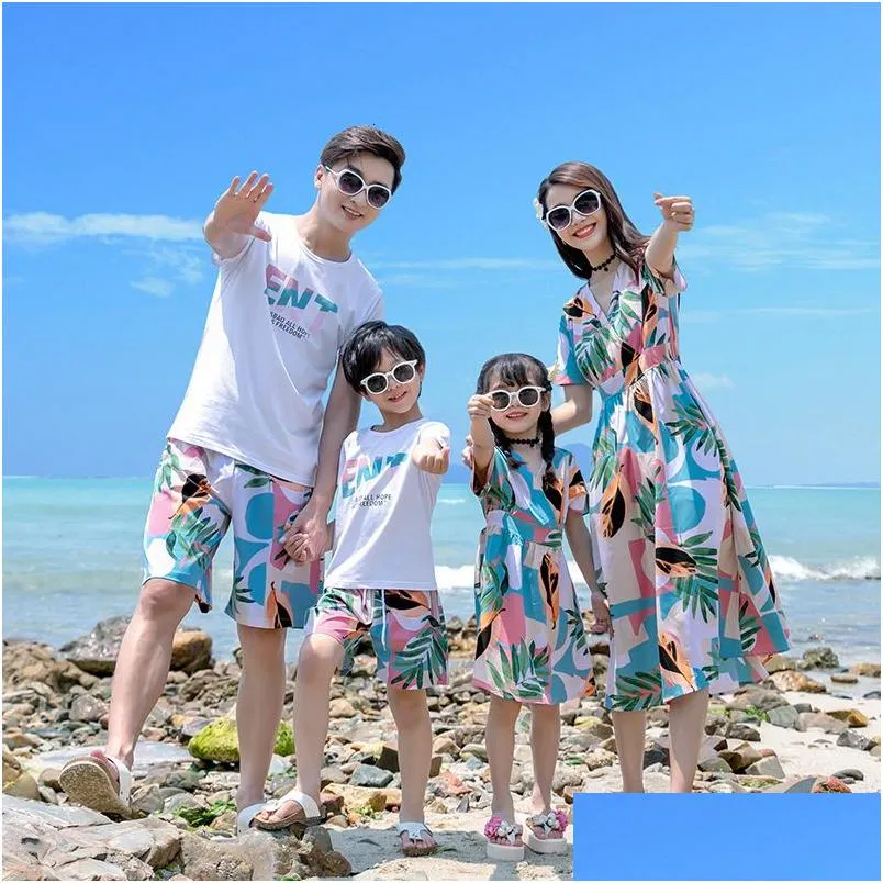 Family Matching Outfits Summer Beach Mother Daughter Dresses Dad Son Tshirt Shorts Look Couple Outfit Drop Delivery Baby Kids Matern Dheqb