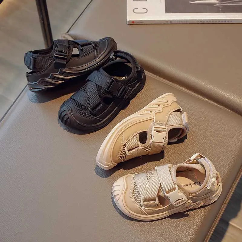Sandálias meninos sandálias de verão bebê sapatos de malha respirável macia infantil sapatos de esportes de kick sports de fivela de fivela sandals de praia d240515