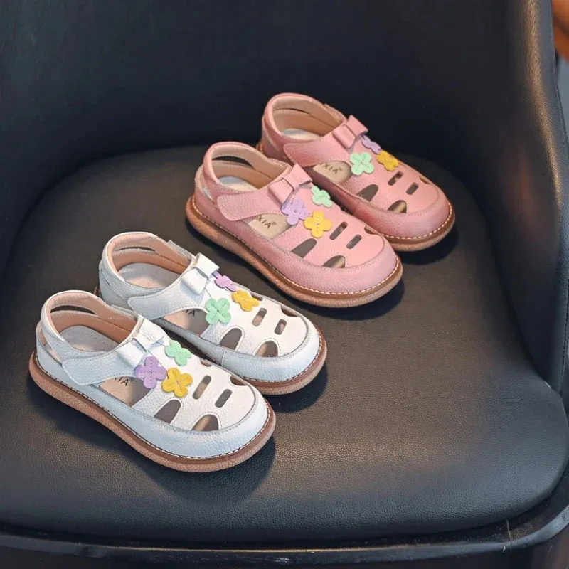 Подлинные кожаные девушки сандалии модные аппликации цветочные летние детские туфли коровьи детские детский пляж 240506