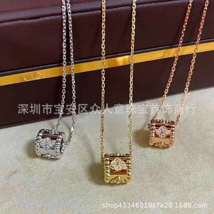 Hochwertiger Designer vier Blattgras Kaleidoskop Halskette 925 reines silbergeplattiert 18K Gold kleiner Mann Taille Anhänger mit Diamantperlenkantenkragenkette für Frauen