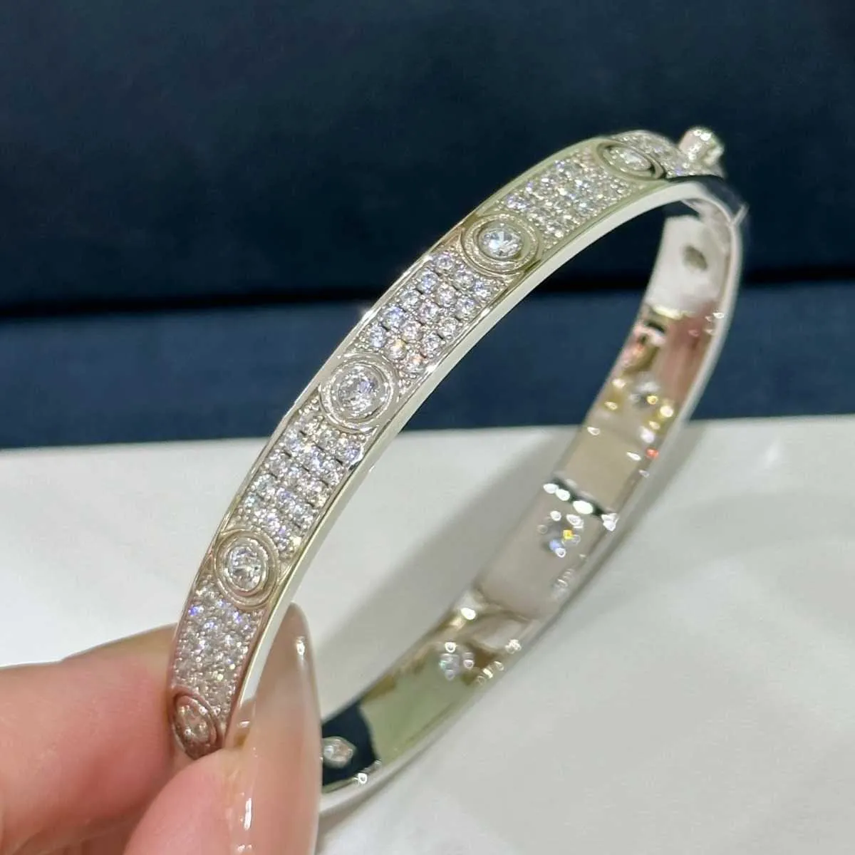 Crystal clear high quality womens bracelet Silver Full Sky Star Wide Bracelet Unique Design High Grade 18K Gold with Original logo cartter