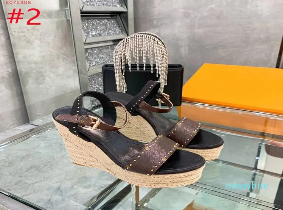 15a 2024 Kadın Sınır Kama Sandalet Akademisi 8cm Monogramlı Platform Siyah Beyaz Kahverengi Yolcu Sanayda Sahil Hattı Peep Açık Ayakkabılar