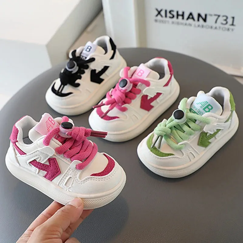 Childrens Sneakers chłopcy bez poślizgu Buty swobodne Baby dziewczynki miękki dół mieszkania maluch oddychające buty do chodzenia studenckiego jesień 240515