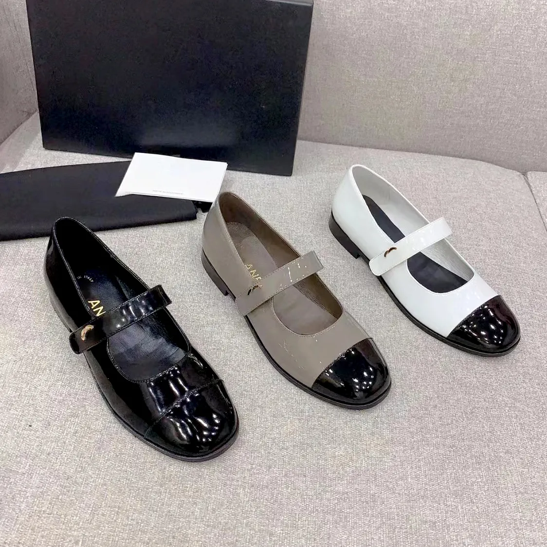 Channe de balle plates et aléo-femmes mode nouveau style de style robe de style sexy sandale cuir été ensoleillé noir luxurys créateur de danse loafer beaux chaussures de randonnée à l'extérieur de la promenade