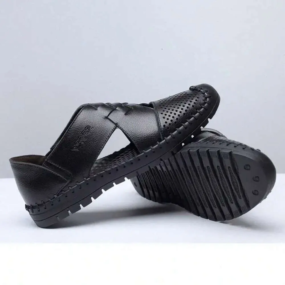 Män hål antiskid andas ihåliga sommarsandaler andningsbar delad sandal läder trend ankel wrap mens casual loafer sko grossistskor n1x8# 982 s a692