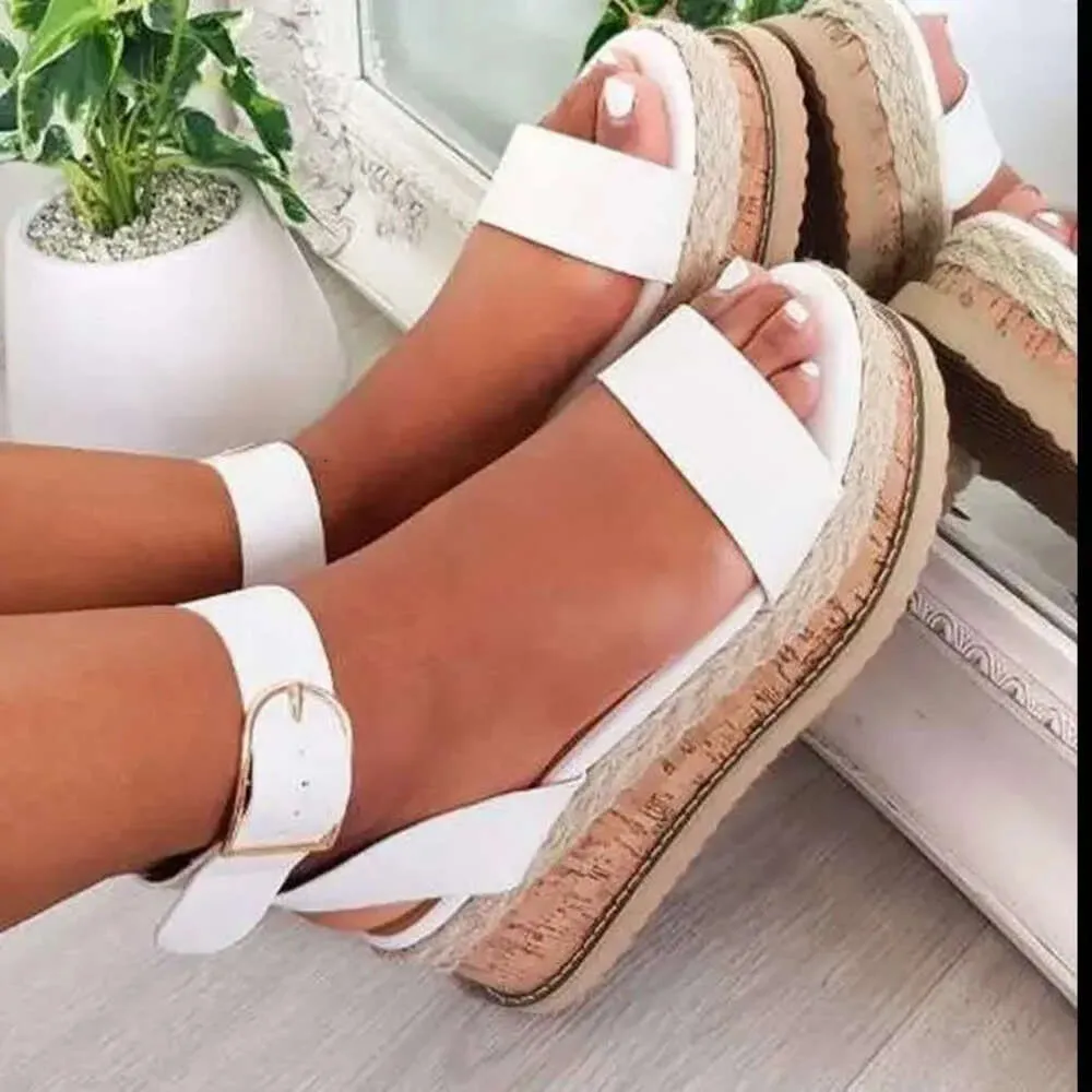 Retro Sandalet Kadın Düz Platform Bayanlar Kama Kadın Ayakkabıları Kadın Günlük Toka Kayışı Kadın Yaz 2024 2300 'S