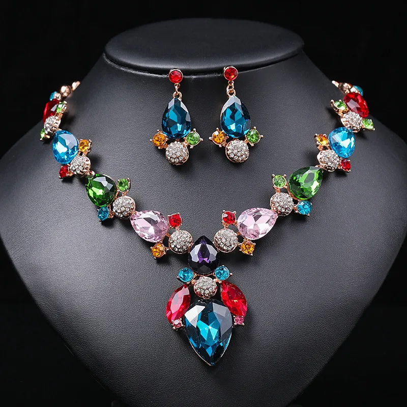 New best-selling European and American beautiful necklace set with colorful and bold style paired with high-end jewelry design and accessories