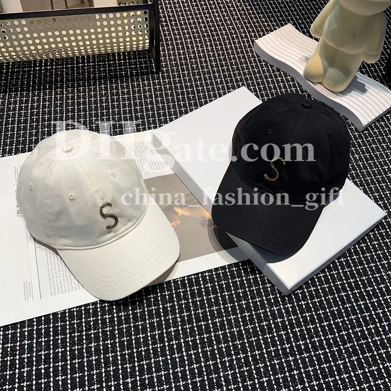 Designer Ball Cap Zwart Wit eenvoudige veelzijdige hoed Men Women Sport Baseball Cap Travel Sunscreen Hat Outdoor Casual Hat