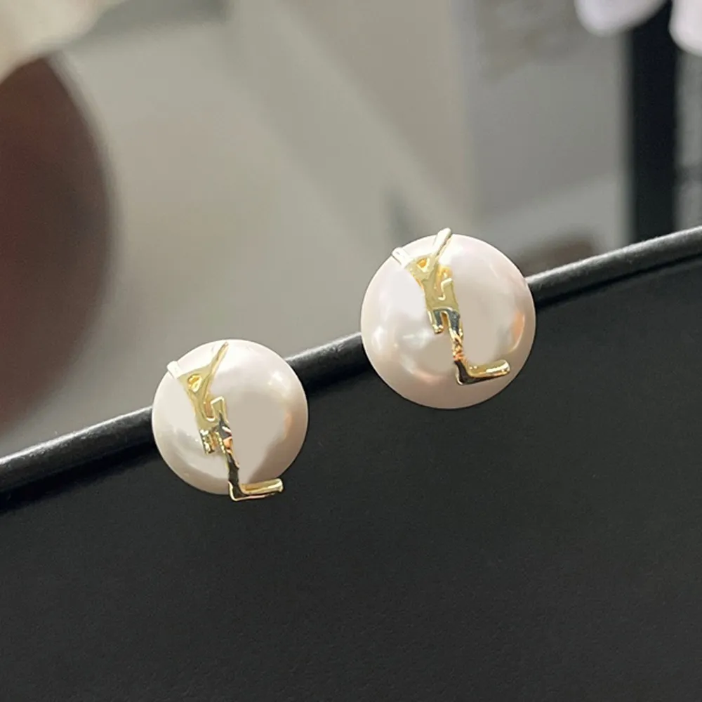 Marque de marque de marques de perle de perle de boules d'oreilles charme des femmes