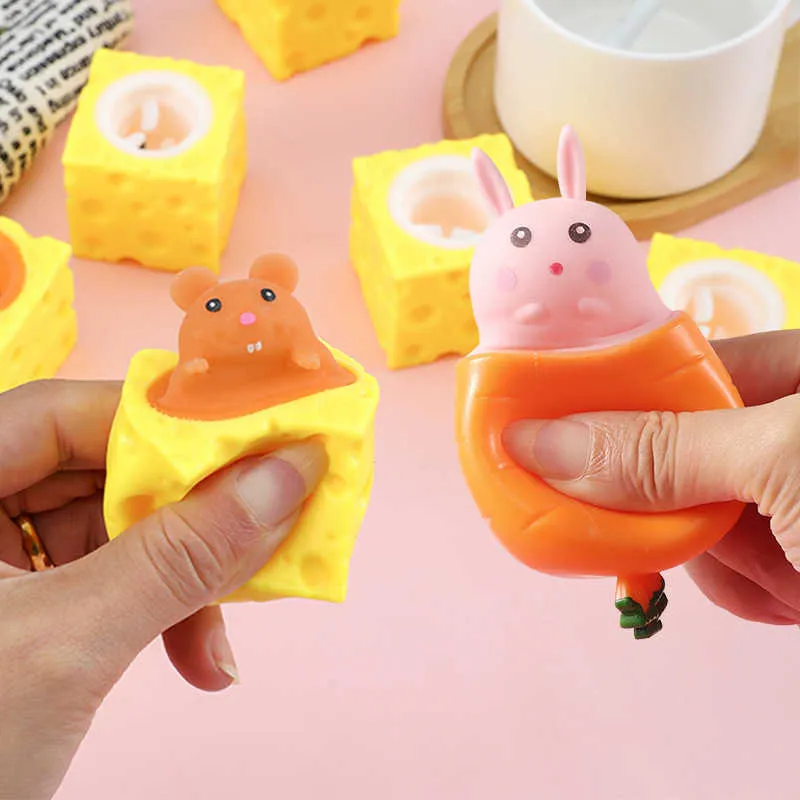 Decompressione giocattolo creativo Decompressione Cucina di mouse per formaggio carino Svelt Scheeze Svuot Squirrel Toy H240516