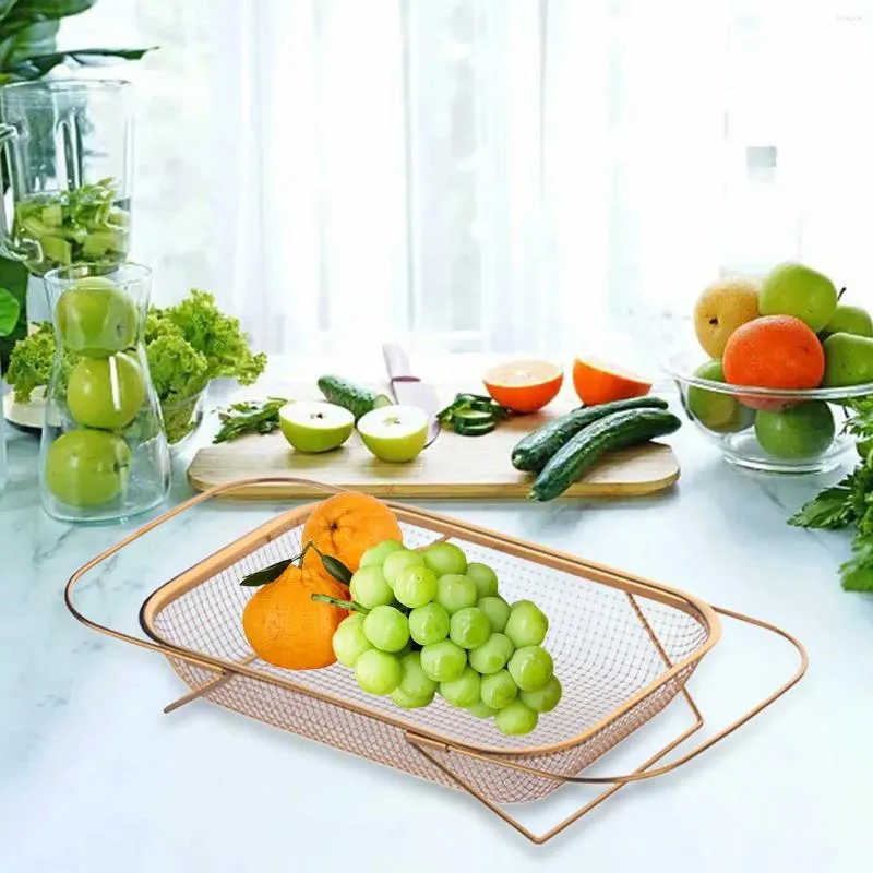 Kökförvaring över diskbänkfilfrukter och grönsaker Tappa korgens fruktskål.