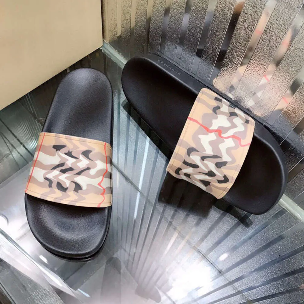 Burberry Paris Designer Beach Slide Sandals Comfortable Flat Slippers with Fashionable Print