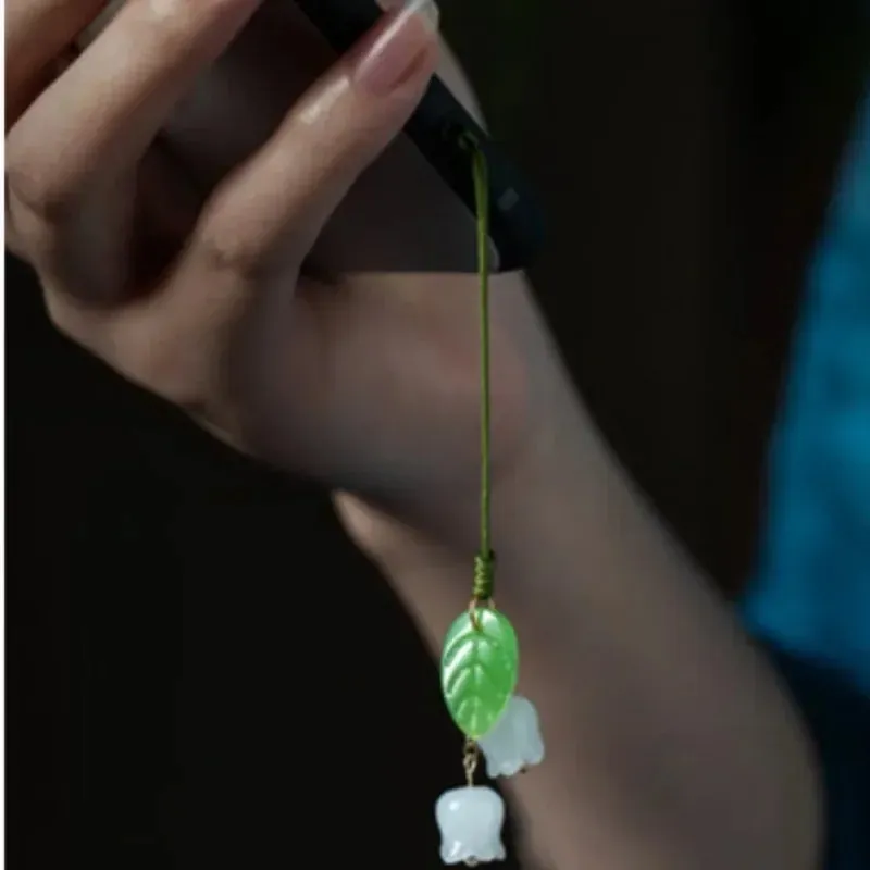 1st. Utsökta Lily of the Valley Mobiltelefon Lanyard Women Chain Pendant Jade Pendant Small Pendant Mobile Phone Chain Straps