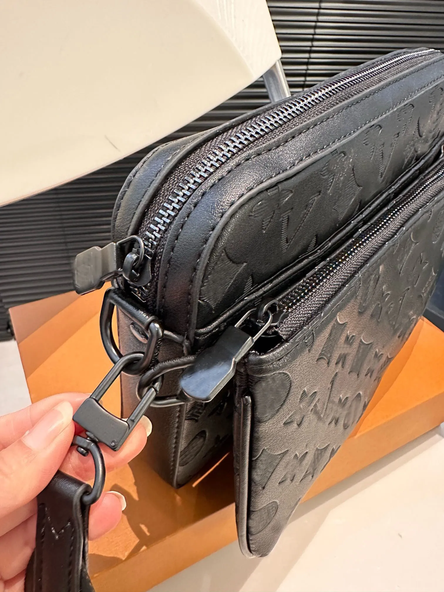 DHgate.com:Mens 3-Piece Designer Set: Stylish Shoulder Bag