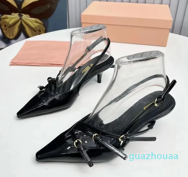 2024 الجلود الوحيدة النسائية المصممة الفاخرة فستان الأحذية حذاء حفل زفاف الأحذية