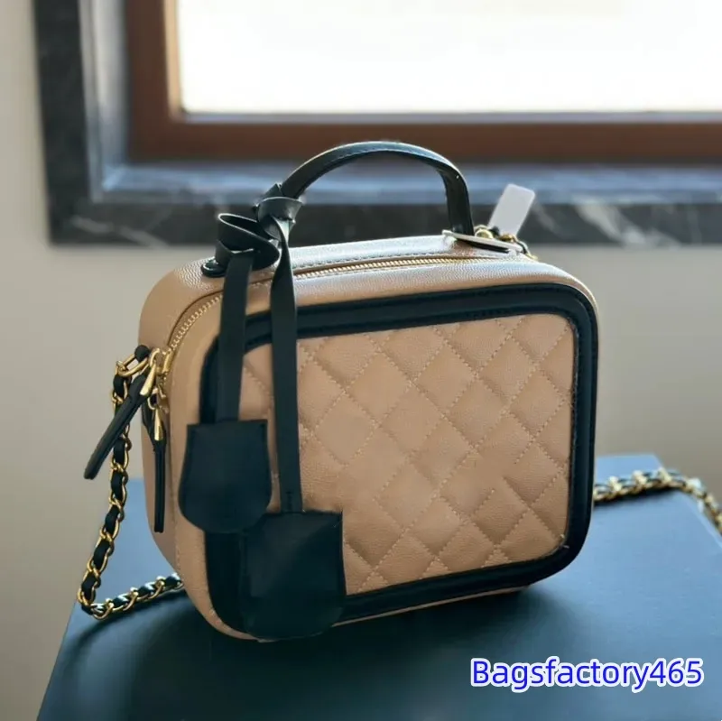 Designer Women Makeup Bag Vanity Box Caviar Leather Gold Hardware Two-Tone Appliciques Decoration Matelasse Chain Square Cosmetic Case Purse Shoulder Handbag 20cm