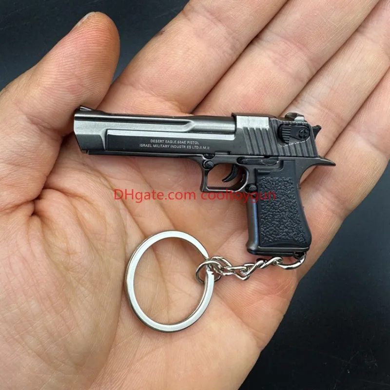 1:4 Metal Desert Eagle Toy Gun Model Mini Alloy Keychain Look Real Collection Pubg Prop Creative Portable Hanging Gift Decompression Toy for Boys Adult Birthday Gifts