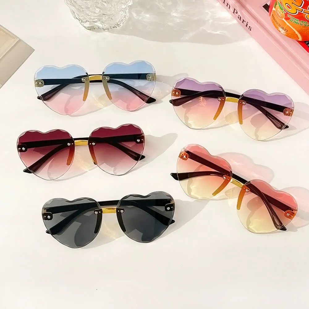 2024UV400 Gradient Rimless Kids Heart Sunglasses Kid Fashion Sun Protection  Glasses