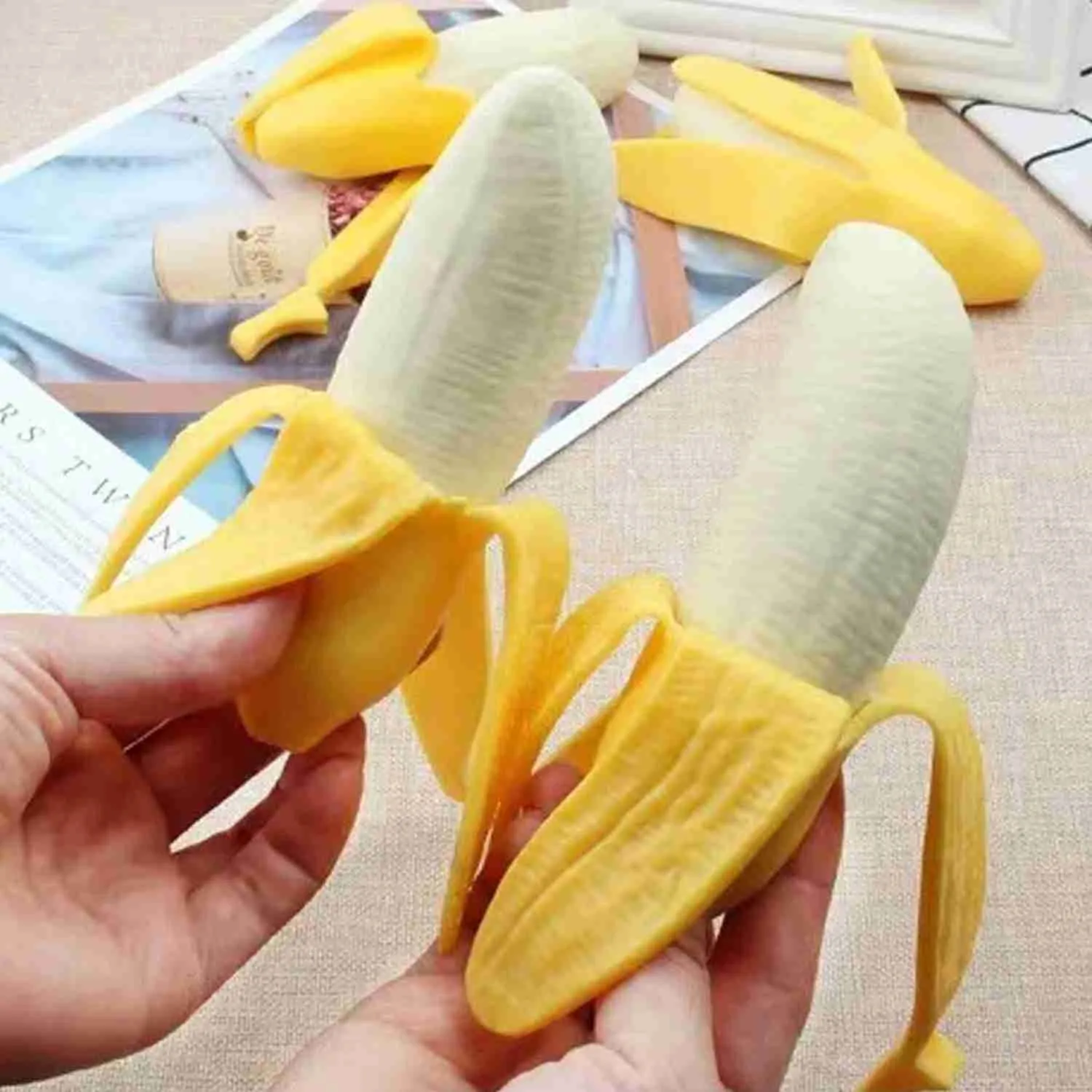 DHgate Elastic Banana Toy Peelable Banana Squeeze Toy Soft Stress Relief Toy for Kids and Adults Toys Gifts