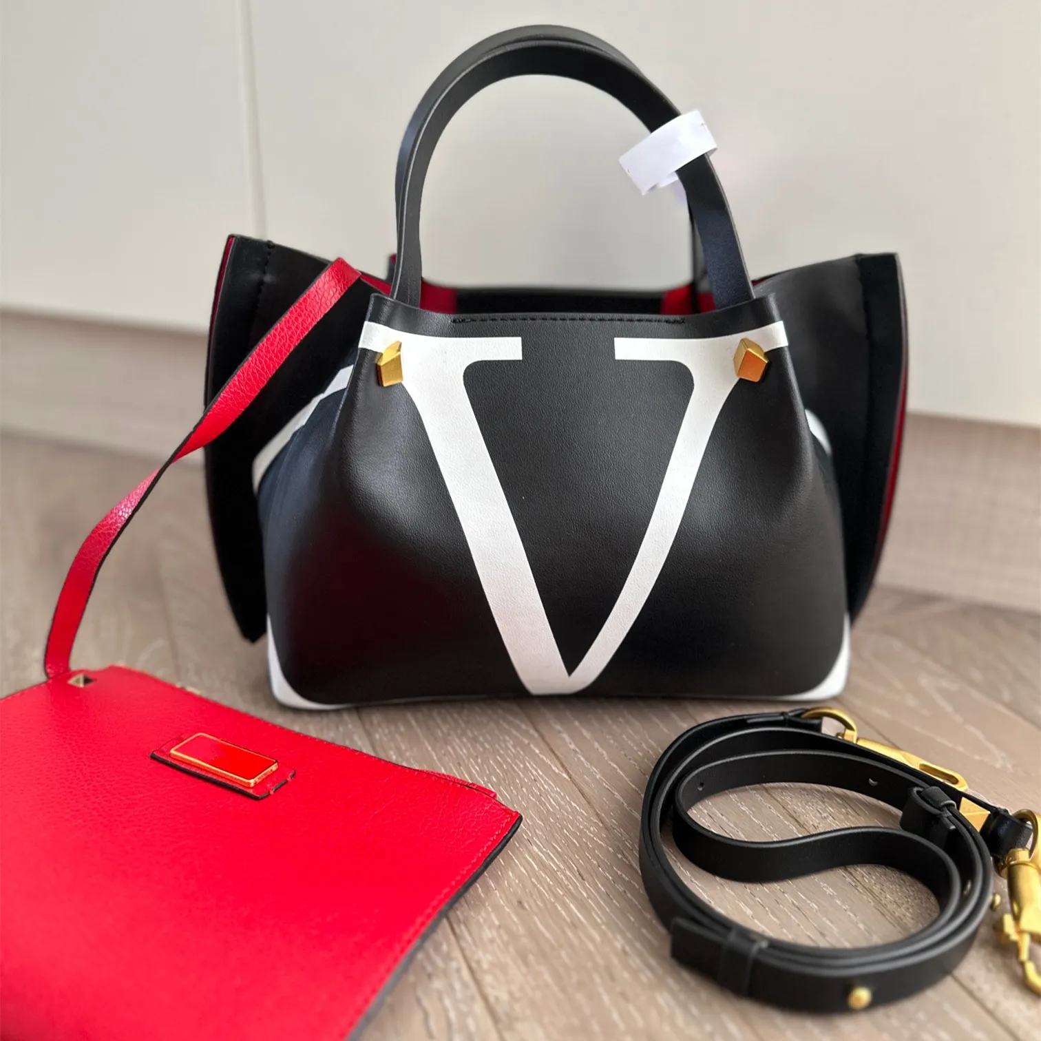 DHgate Designer Colorful Faux Leather Tote Bag Luxury Handbag for Women Perfect for Shopping Beach and Everyday Use Bags Luggage Accessories
