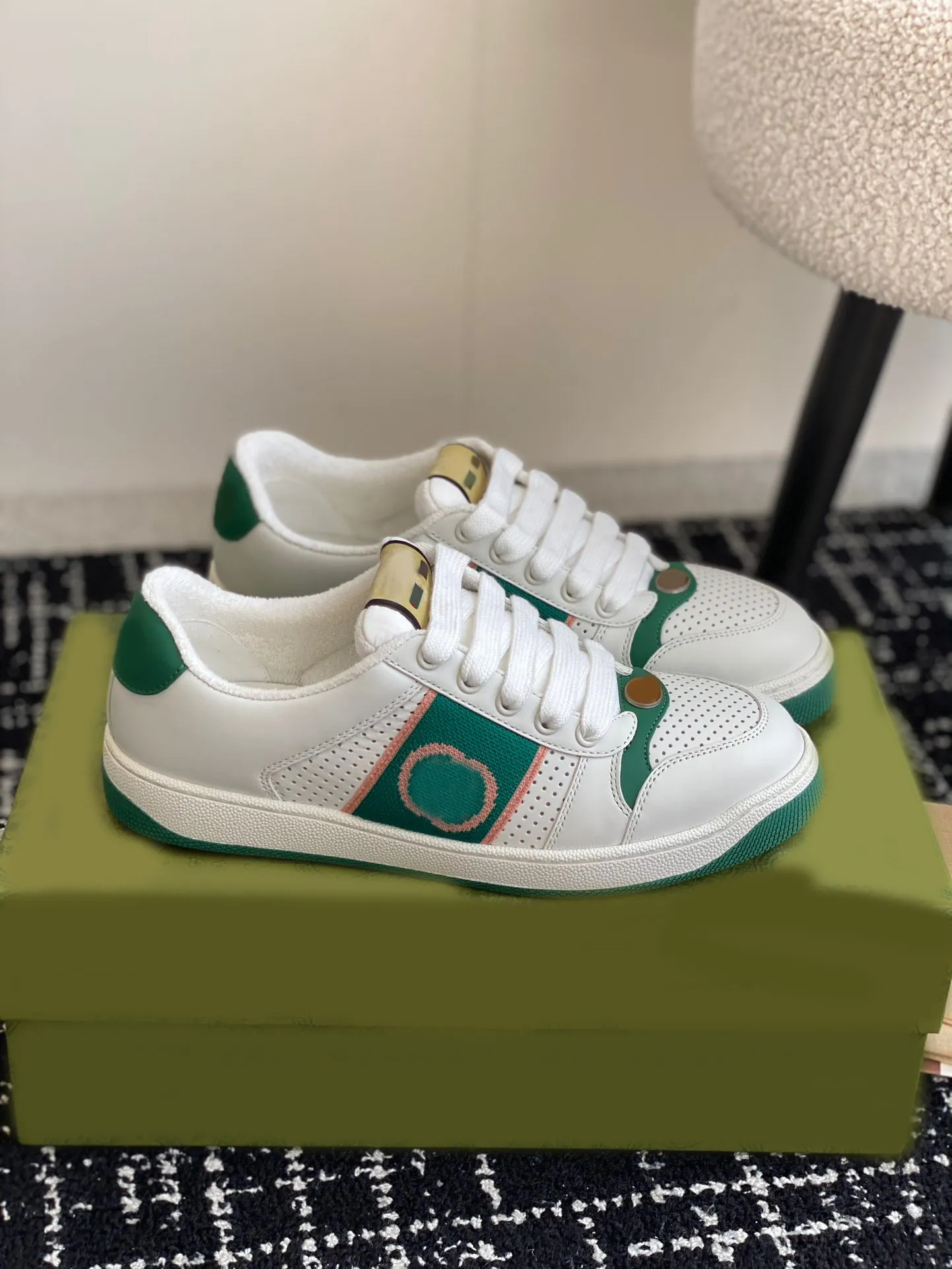 Bulk Mens Womens Casual Bee Sneakers Designer Sports Trainers Low Shoe Tiger Embroidered Red White Black Stripes Breathable Breathable From Topsalestore88 40.12 DHgate.Com