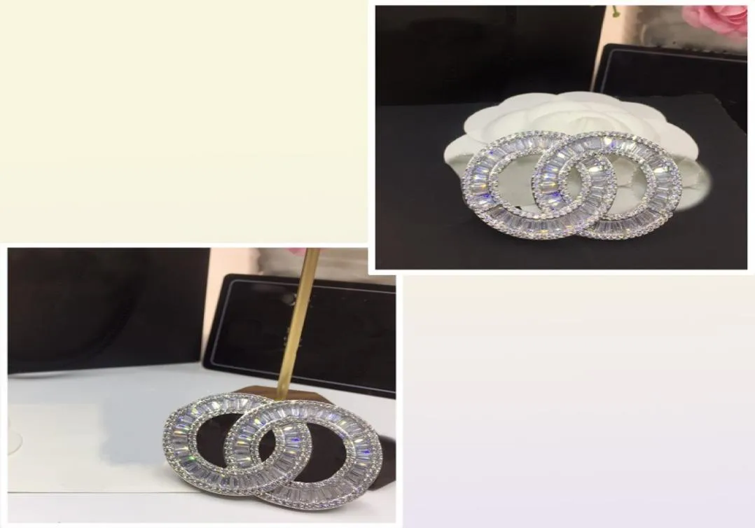 CH CRYSTAL BROCH DIAMOND STANCE ON BACK Märke smycken lyx avancerade broscher för designer högkvalitativa stift utsökta GI6847295