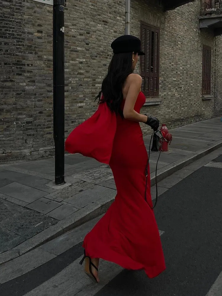 red dress with black scarf Black Fur Scarf with Red Dress Outfits (1 ideas & outfits)