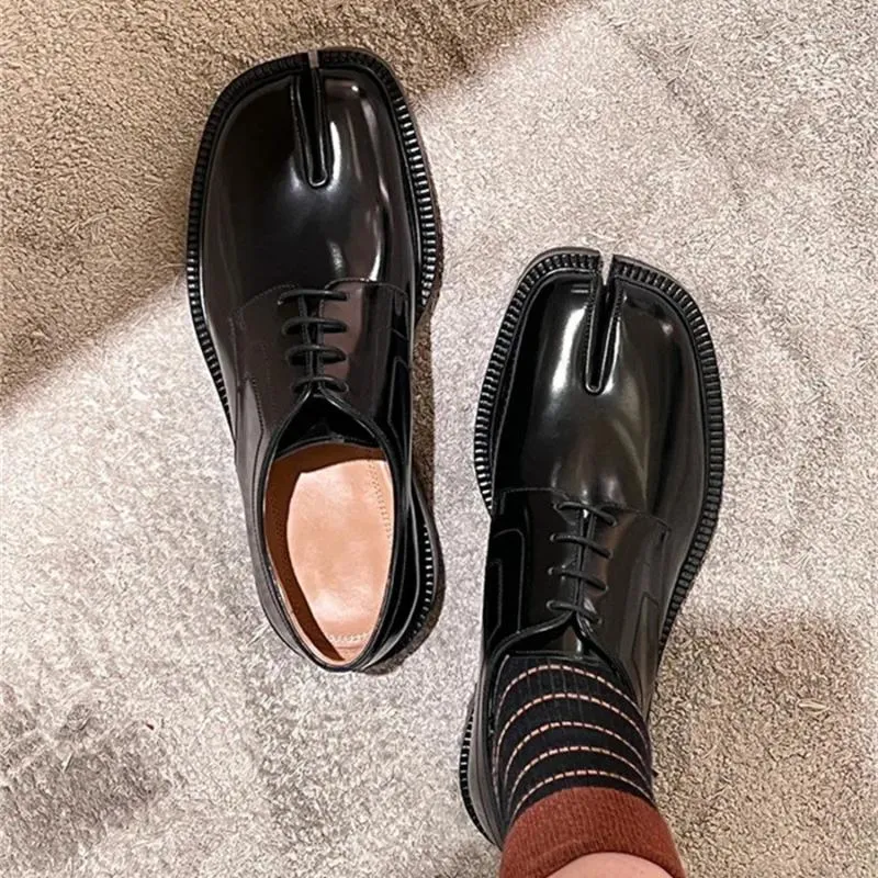 Split Toe Lace-up Platform Tabi Pumps for Women Elegant Designer