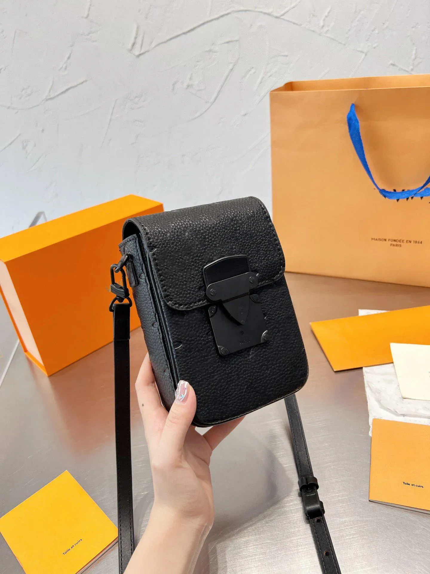 Designer Vertical Wearable Wallet Crossbody Bag with Chain Mini Purse for Women and Men Evening Bags S LOCK Stylish Single Shoulder Card Coin