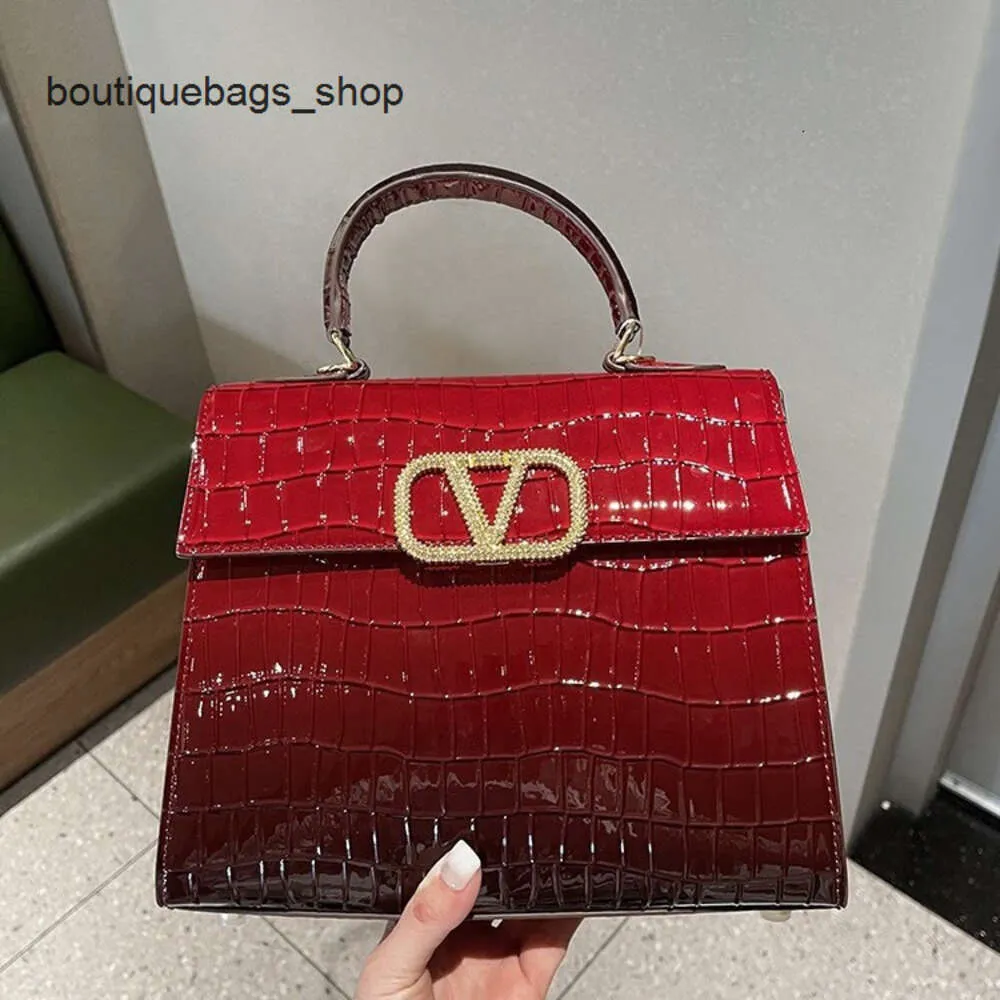 Discount women's handbags best sale