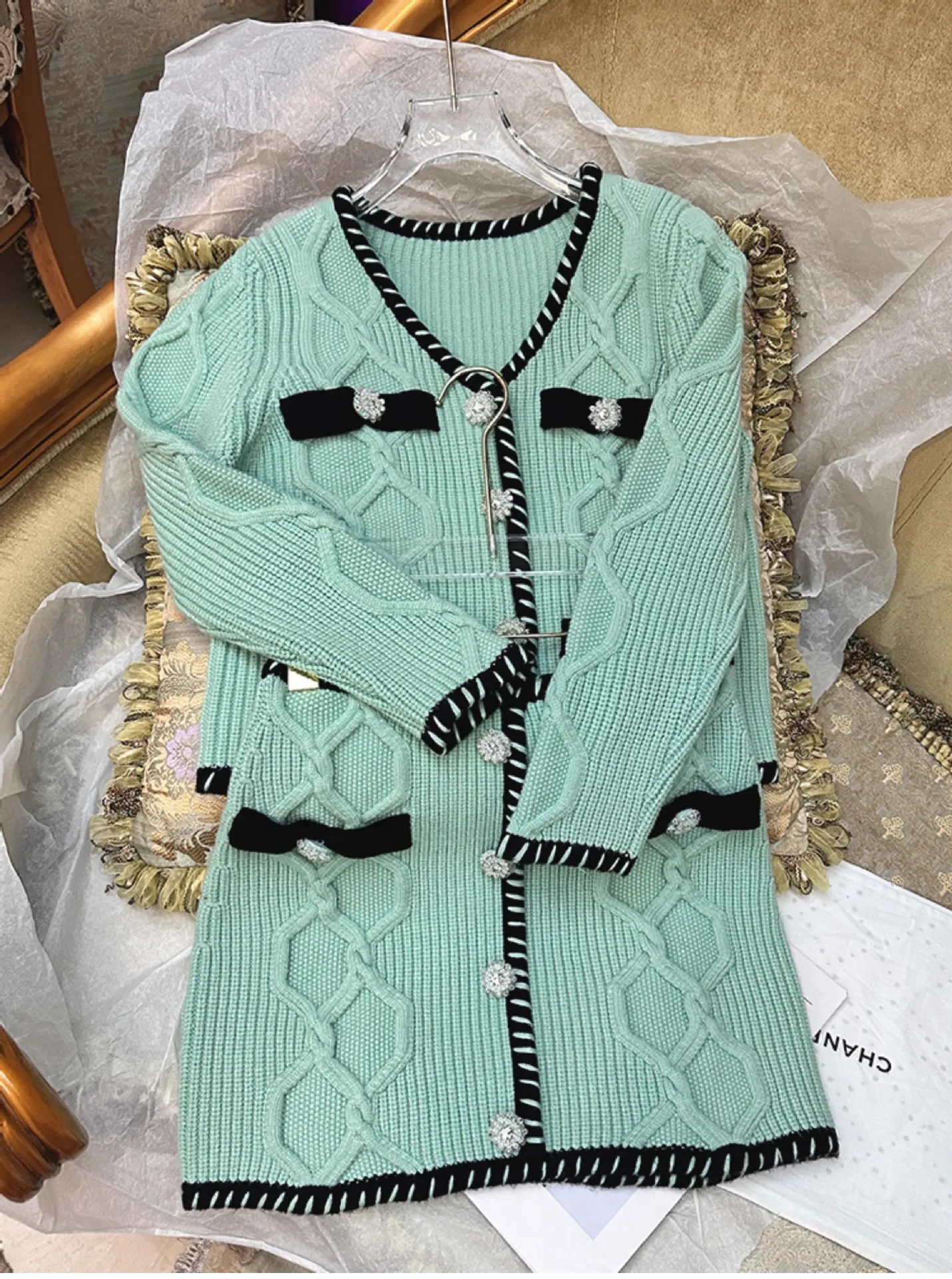 Feather brand women's clothing shop