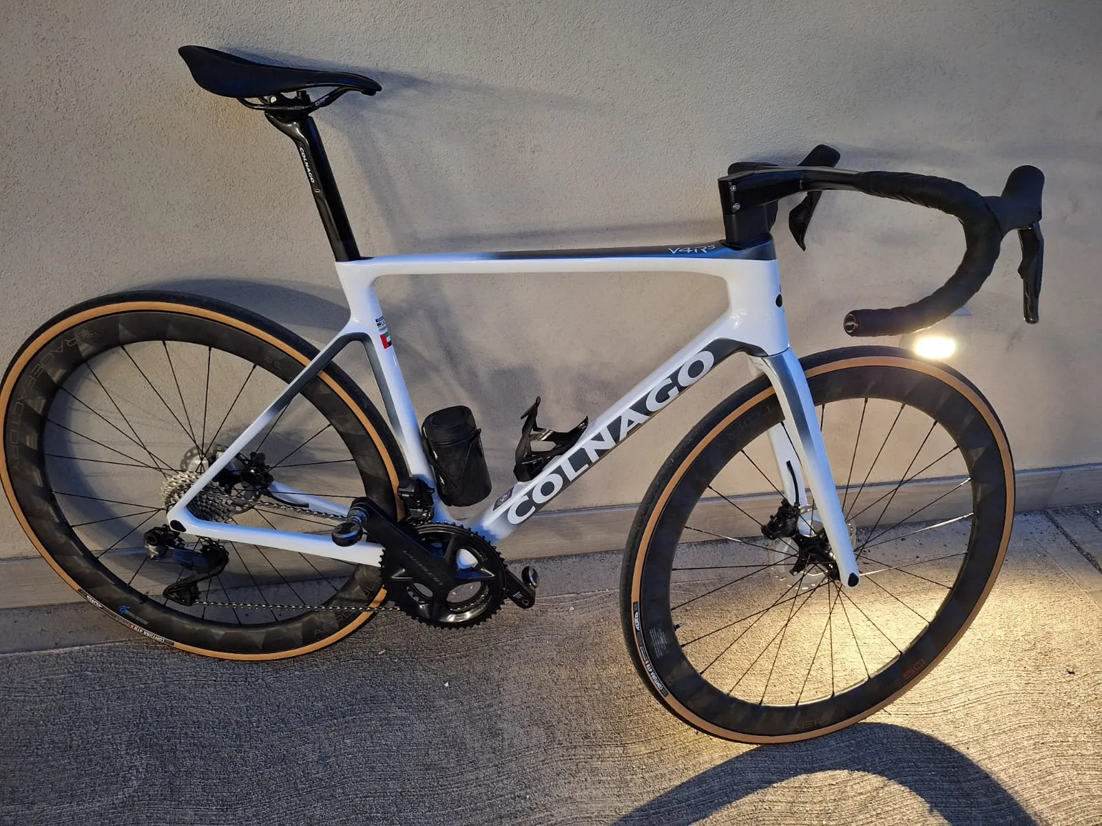 ★フルカーボン ロードバイクフレーム ホワイト/ブラック 白いロードバイクフレームカーボン