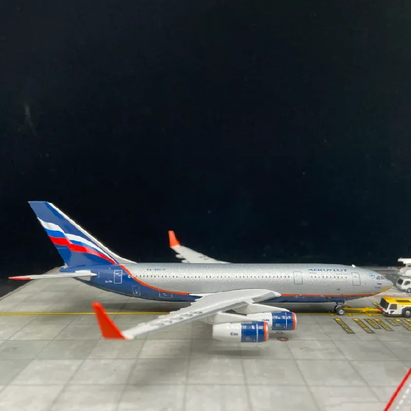 Ilyushin Il-96-300 Model Plane: A Collector's Guide