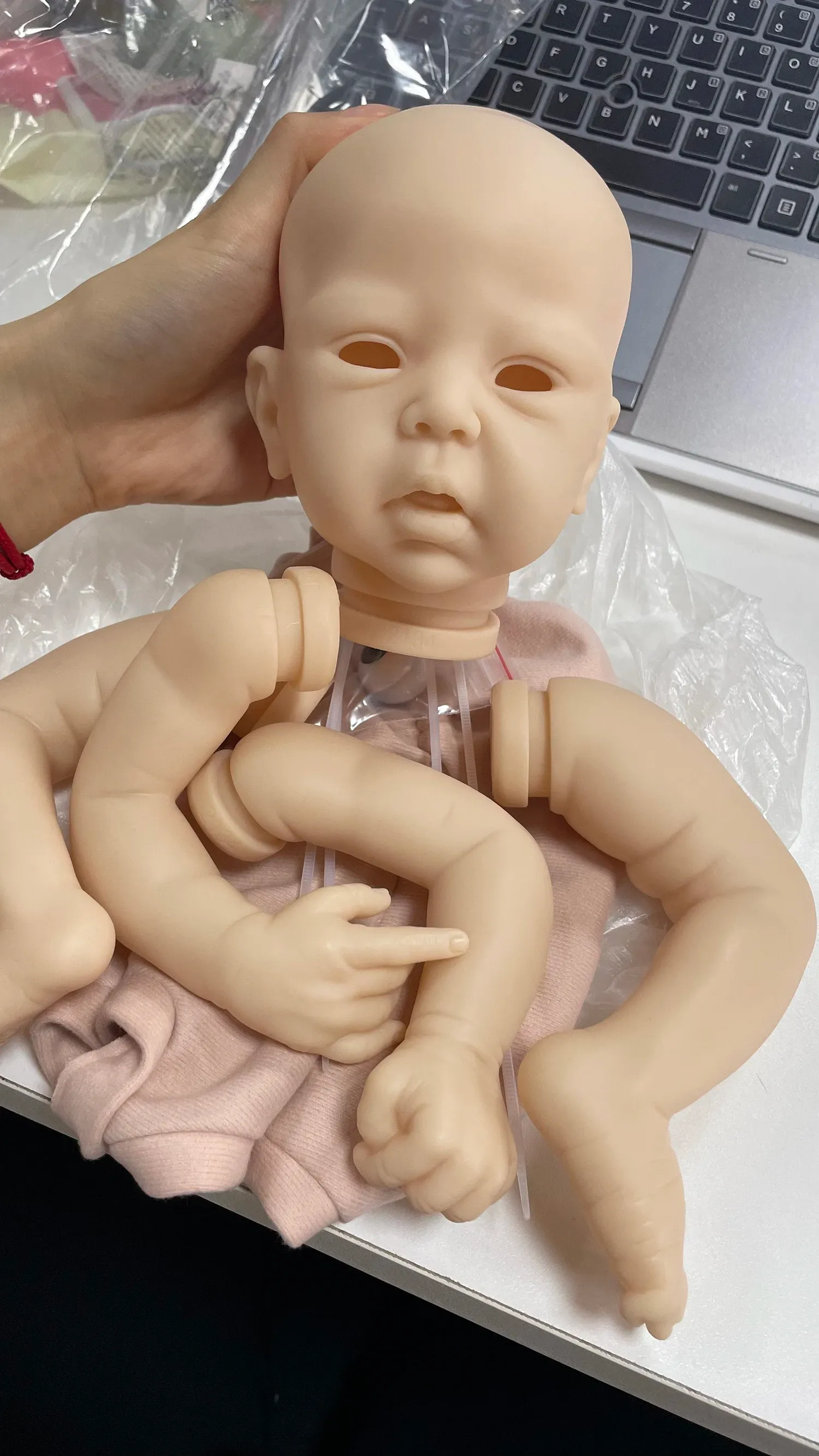 DHgate 202418 Reborn Mindy Awake Kit Unpainted Lifelike DIY Blank Reborn Baby Doll Kit Baby Kids Maternity