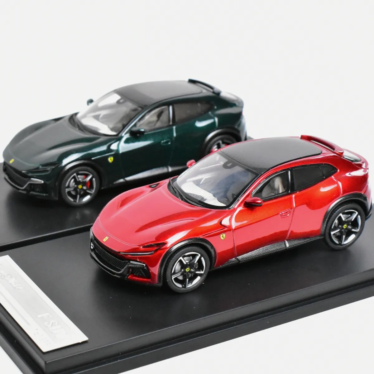 Modellino Edicola Ferrari Purosangue 1:64 – Pressofuso Con Vetrina