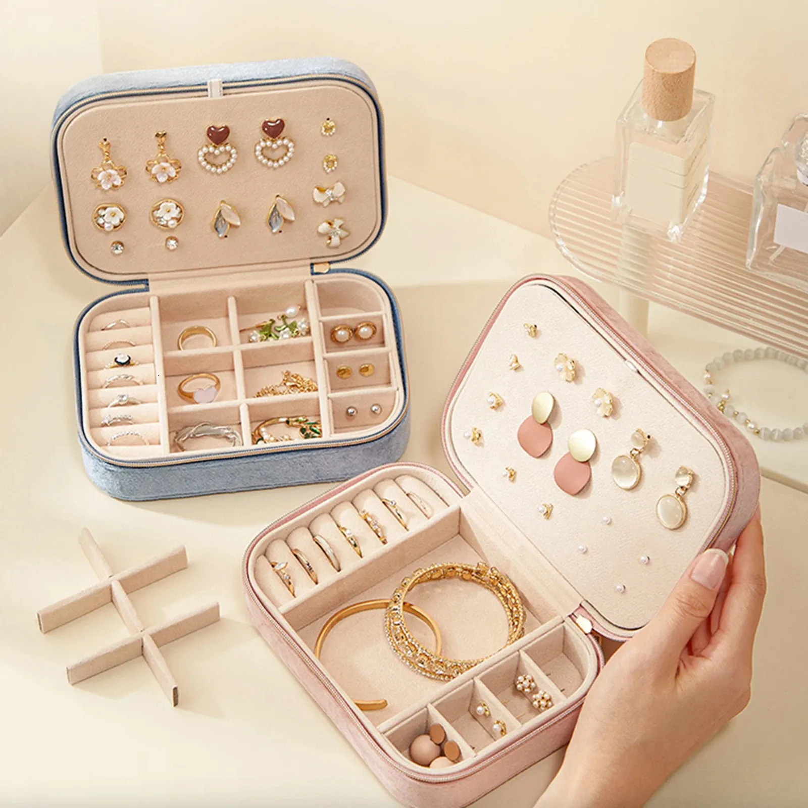 HOMEHIVE Acrylic Jewelry Box Organizer, Clear Jewelry