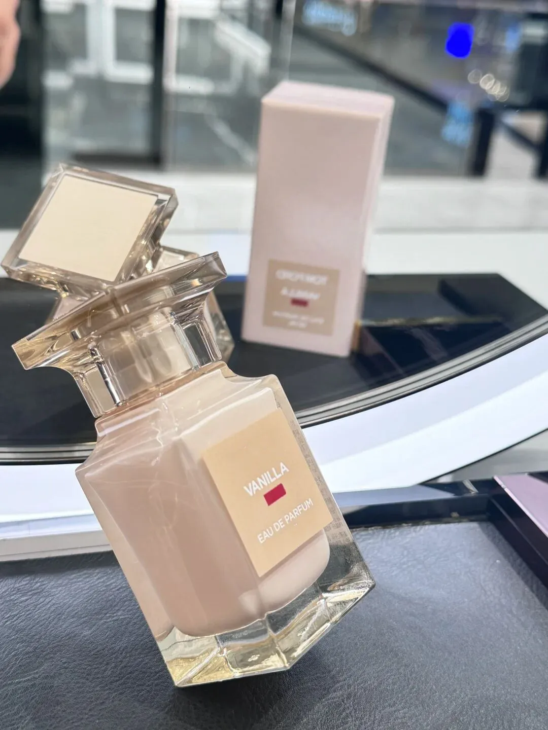 Sensual Embrace: 100ml Vanilla Musk Perfume for Women, Long