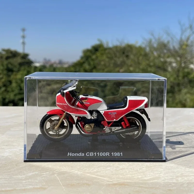 Diecast Motorcycle Models: Scale, Material & Display