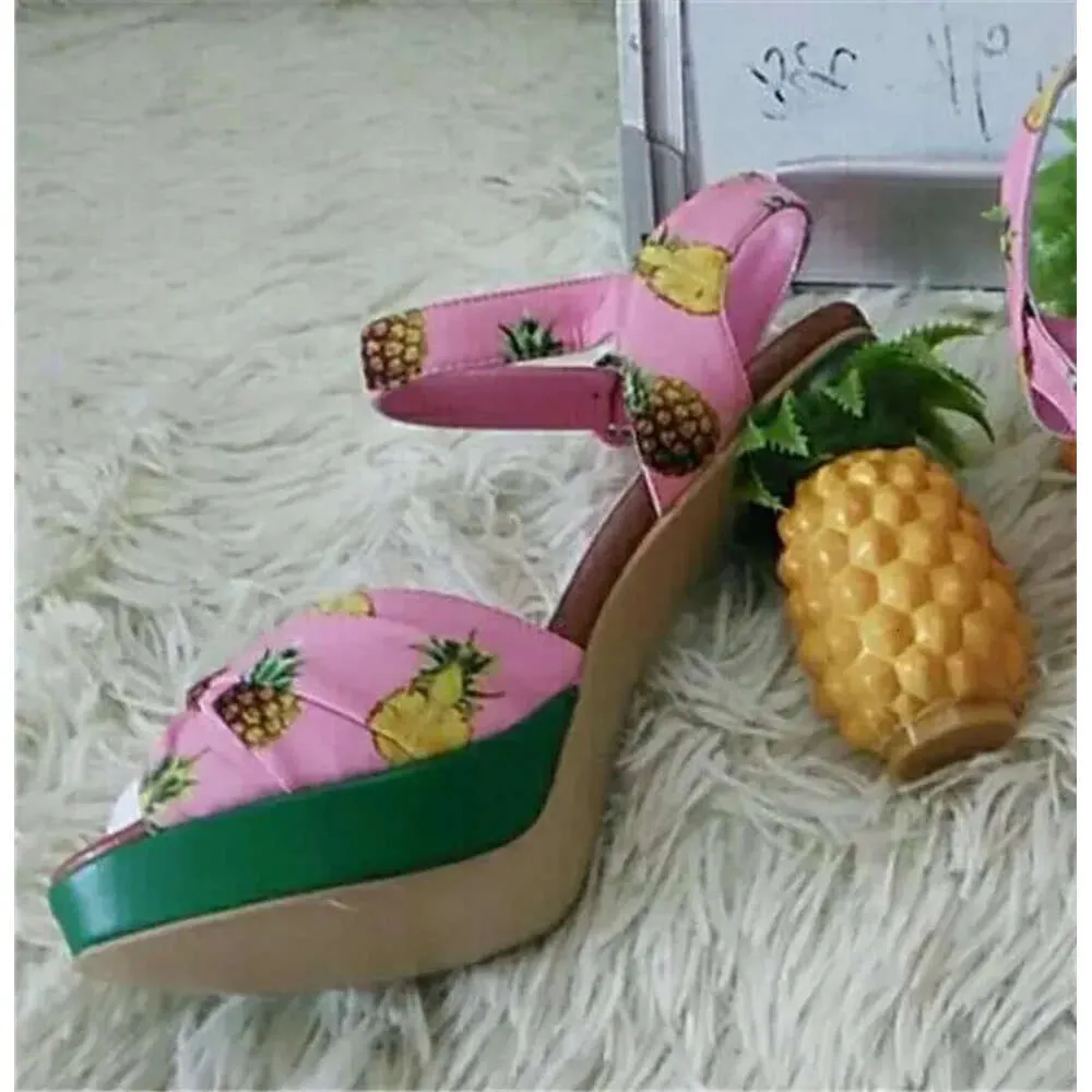 Sandals with pineapple toe shop