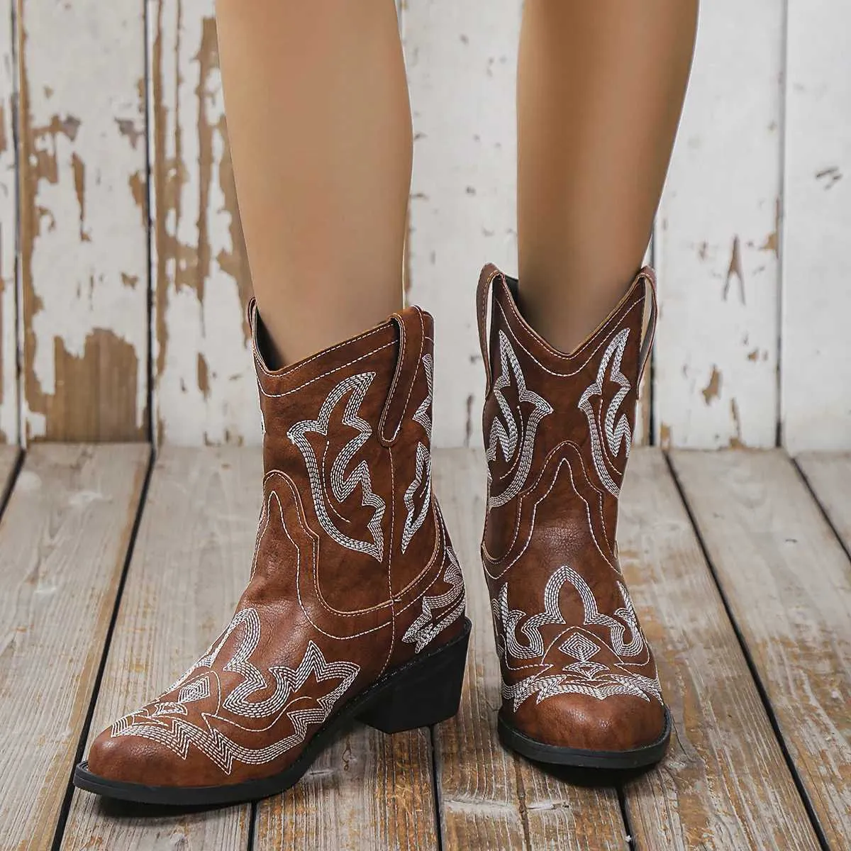 Vintage Cowgirl Womens Short Cowgirl Boots With Embroidered Western Pointed Toe For Autumn Winter 2023 Chunky Heeled Cowboy Style H240527 CI3P From Us atlanta 9.8 DHgate.Com