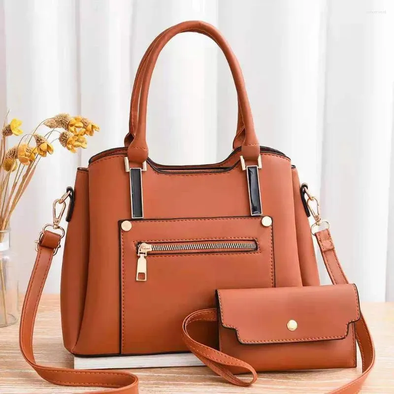 Luxury Vintage Tote With Shoulder Strap For Women Large Purse Handbag Make Up Tote Crossbody BE02271 From Concerweek 26.67 DHgate.Com