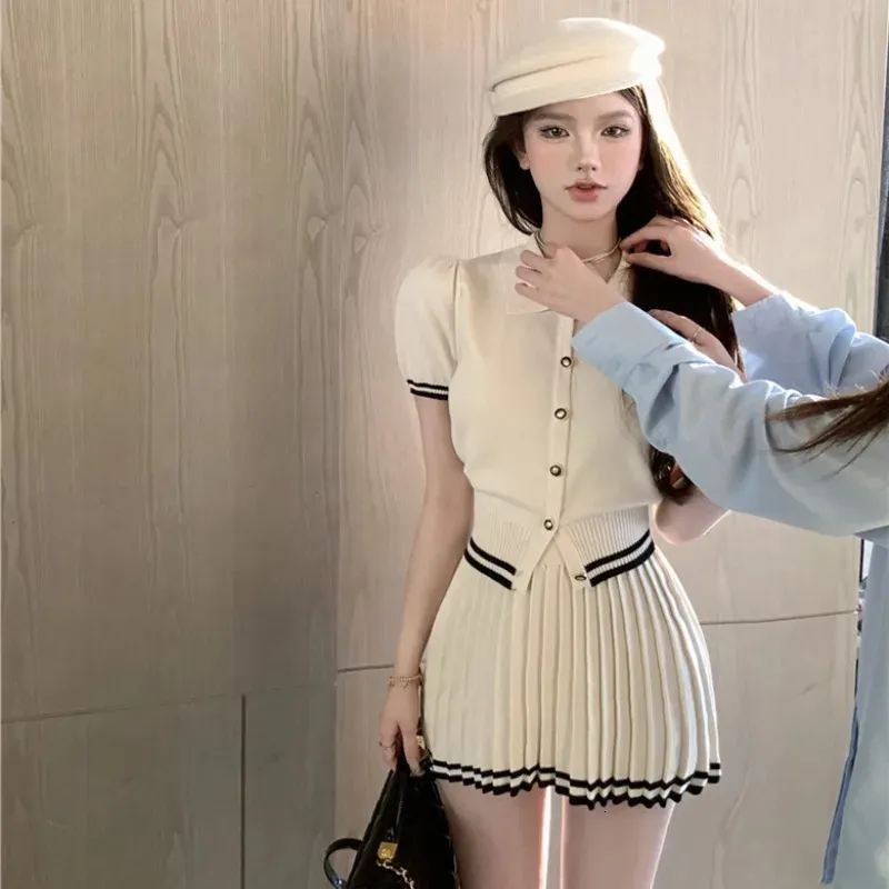 DHgate.com:American Preppy Style Knit T-shirt and Pleated Short 