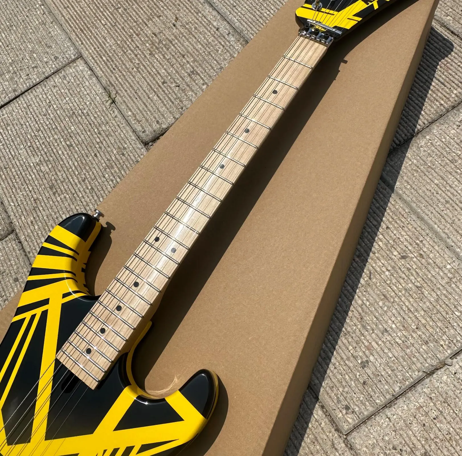 ギター 5150 EVH Striped Series 5150 Red with Black and White Stripes Van