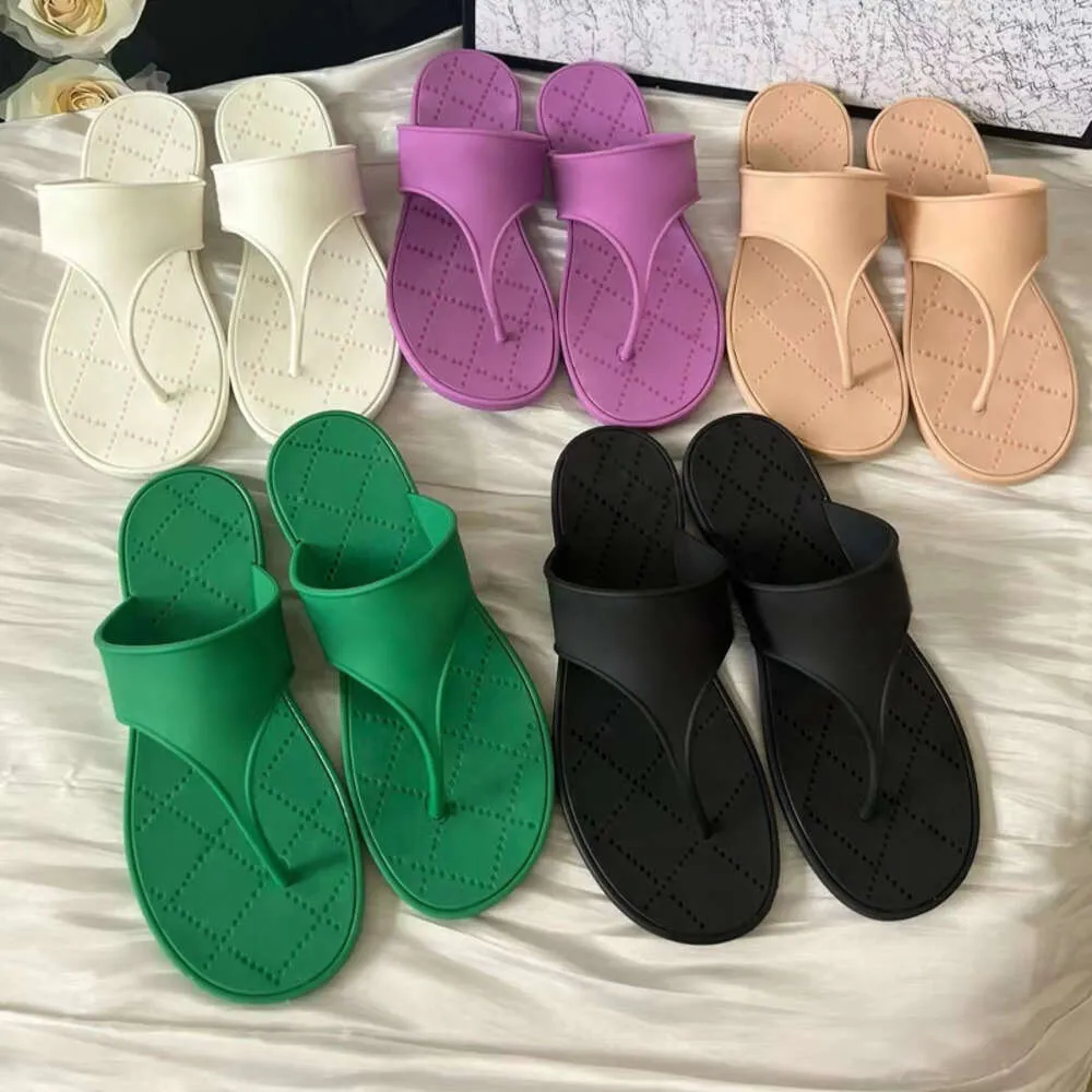 Stylish Designer Green Rubber Flip Flops For Women Perfect For Summer Beach And Casual Outdoors Comes With Box From Sunsellers 20.05 In Bulk DHgate.Com