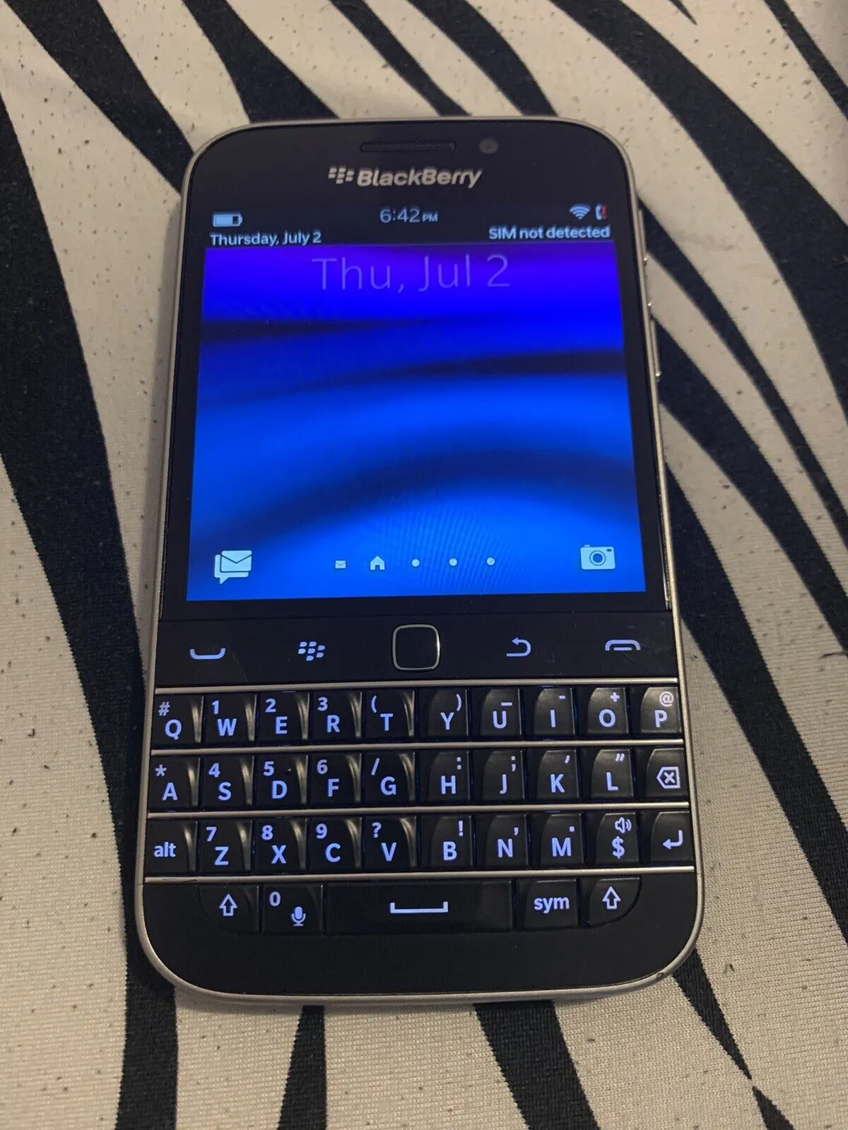 ブラックベリー クラシック BlackBerry Classic ブルー BlackBerry Classic Blue (Unlocked) - MINT CONDITION - ON