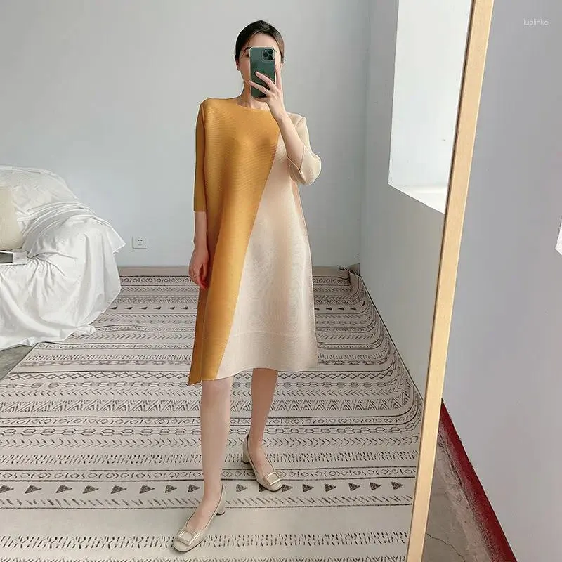 Casual Dresses Fashionable Miyake Pleated Dress Womens Mid-Length Loose Large-Sized Colorful Design Sense of Summer Casual Dresses Fashionable Miyake Pleated Dress Womens Mid-Length Loose Large-Sized Colorful Design Sense of Summer